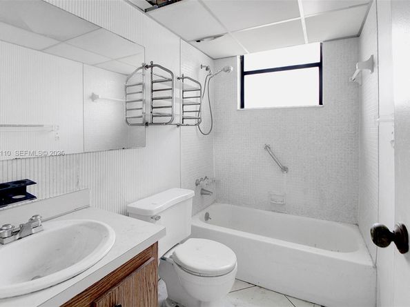 1825 W 44th Pl 1111, Hialeah FL 33012