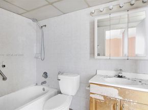 1825 W 44th Pl 1111, Hialeah FL 33012