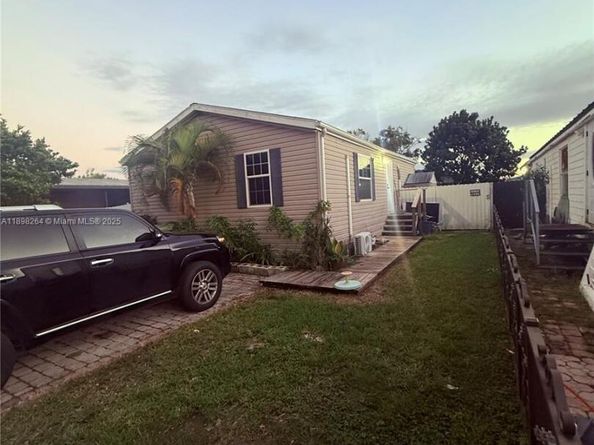 21640 NW 3rd Pl, Pembroke Pines FL 33029