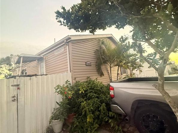 21640 NW 3rd Pl, Pembroke Pines FL 33029