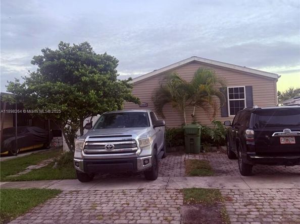 21640 NW 3rd Pl, Pembroke Pines FL 33029