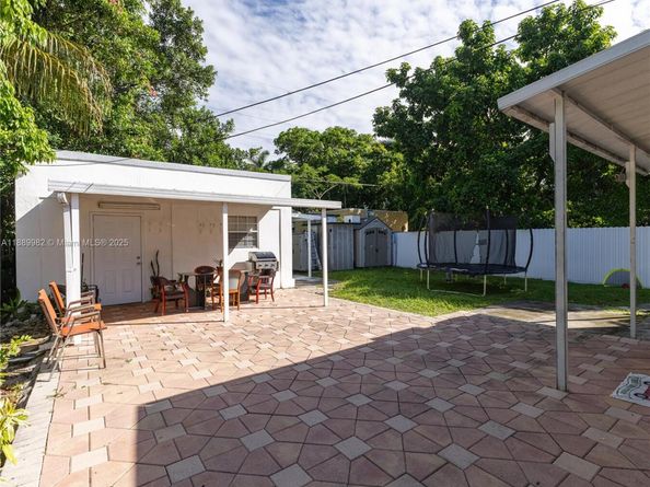 3045 SW 14th St, Miami FL 33145