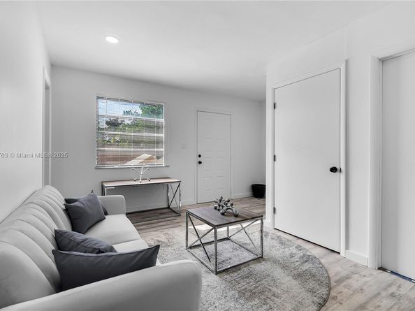 1510 Normandy Dr, Miami Beach FL 33141