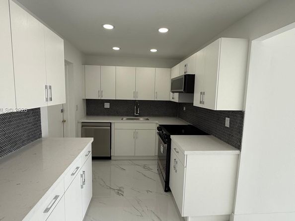 16850 S Glades Dr 4J, North Miami Beach FL 33162