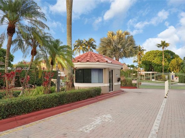 2150 NW 100th Ave, Pembroke Pines FL 33024