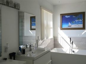 2150 NW 100th Ave, Pembroke Pines FL 33024