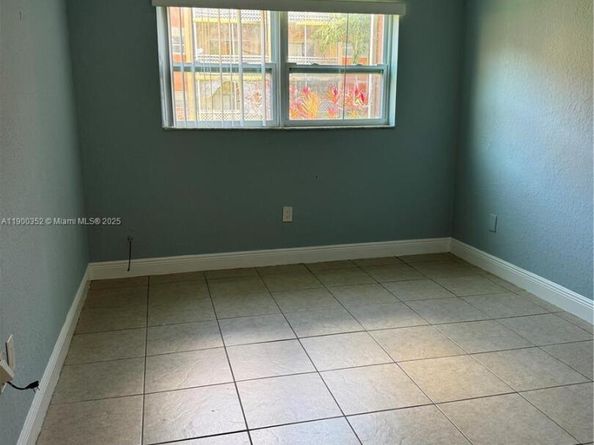 3710 NW 21st St 114, Lauderdale Lakes FL 33311