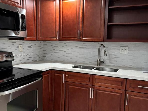 3710 NW 21st St 114, Lauderdale Lakes FL 33311