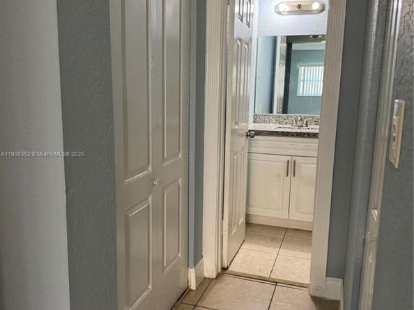 3710 NW 21st St 114, Lauderdale Lakes FL 33311