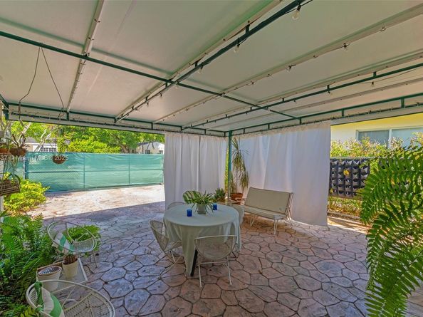 1895 SW 25th St, Miami FL 33133