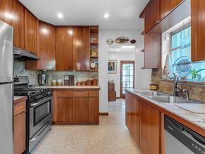 1895 SW 25th St, Miami FL 33133