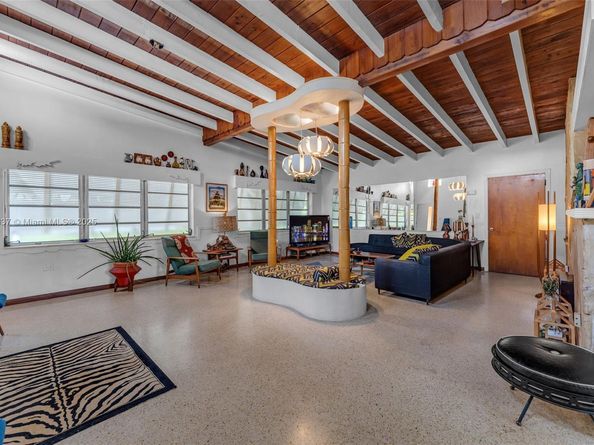 1895 SW 25th St, Miami FL 33133