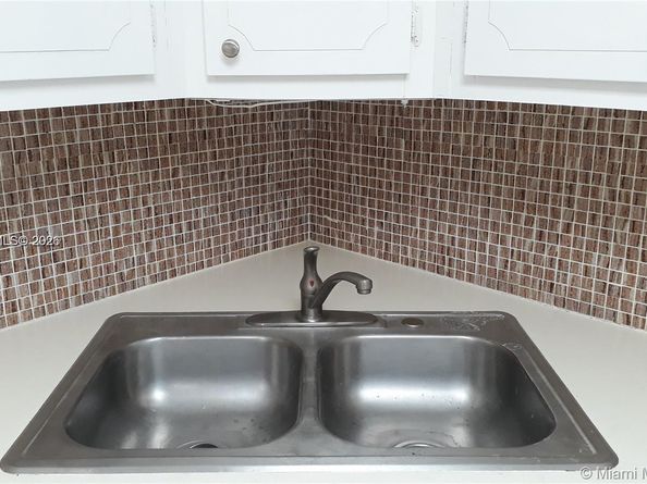 1540 NE 191st St 244, Miami FL 33179