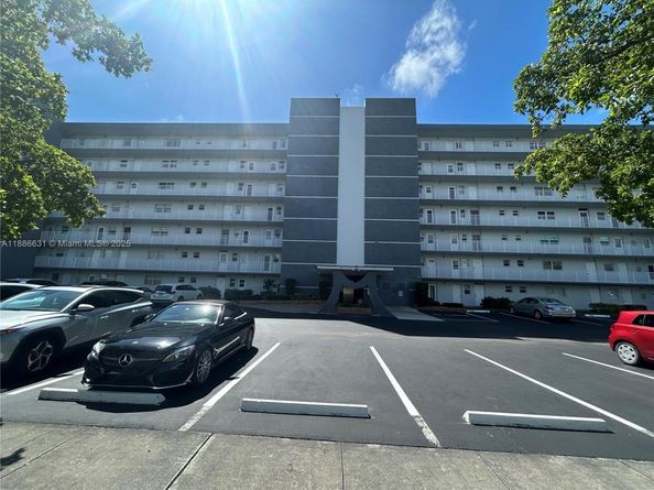 619 NE 14th Ave 703, Hallandale Beach FL 33009