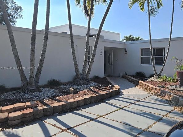 740 Conch Shell Pl, Plantation FL 33324