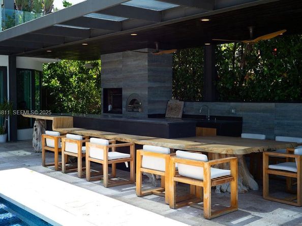 327 E Rivo Alto Dr, Miami Beach FL 33139