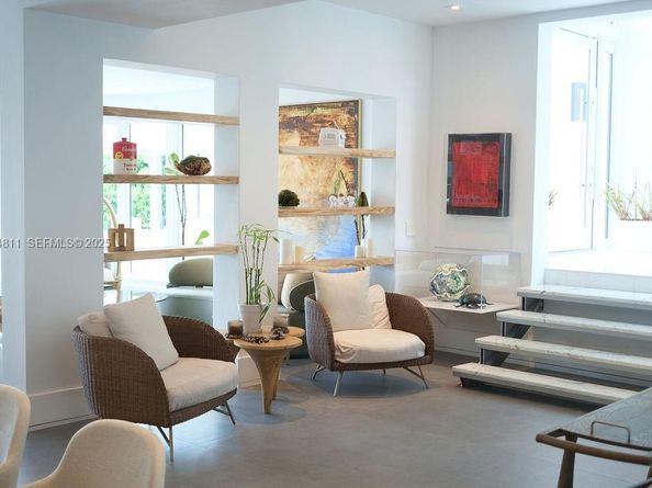 327 E Rivo Alto Dr, Miami Beach FL 33139