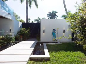 327 E Rivo Alto Dr, Miami Beach FL 33139