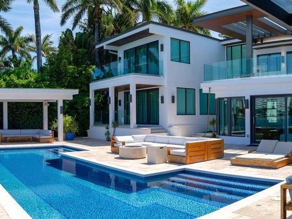 327 E Rivo Alto Dr, Miami Beach FL 33139