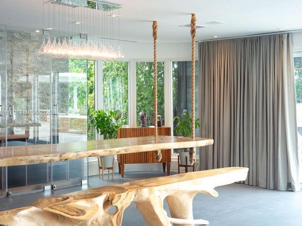 327 E Rivo Alto Dr, Miami Beach FL 33139