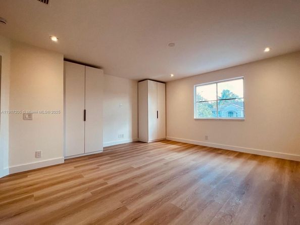 804 Crestview Cir, Weston FL 33327