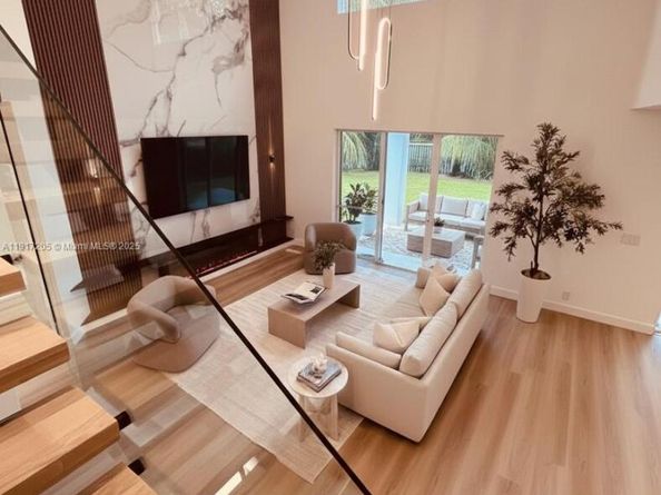 804 Crestview Cir, Weston FL 33327