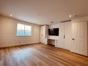 804 Crestview Cir, Weston FL 33327