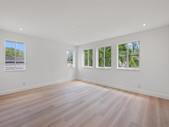 804 Crestview Cir, Weston FL 33327