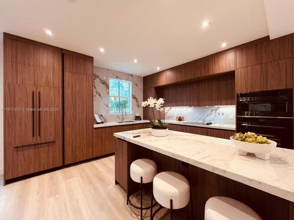 804 Crestview Cir, Weston FL 33327