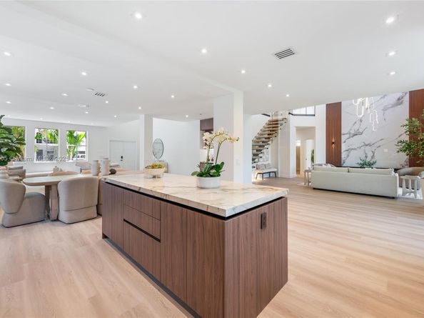 804 Crestview Cir, Weston FL 33327