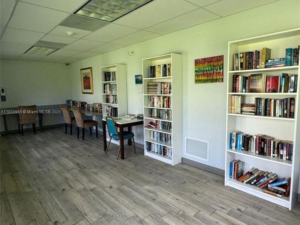 2761 Taft St 110, Hollywood FL 33020