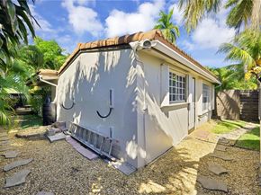 818 NE 3rd St, Hallandale Beach FL 33009