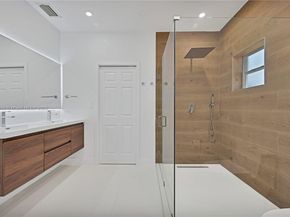 818 NE 3rd St, Hallandale Beach FL 33009