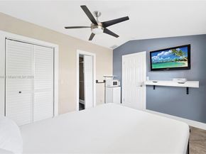 818 NE 3rd St, Hallandale Beach FL 33009