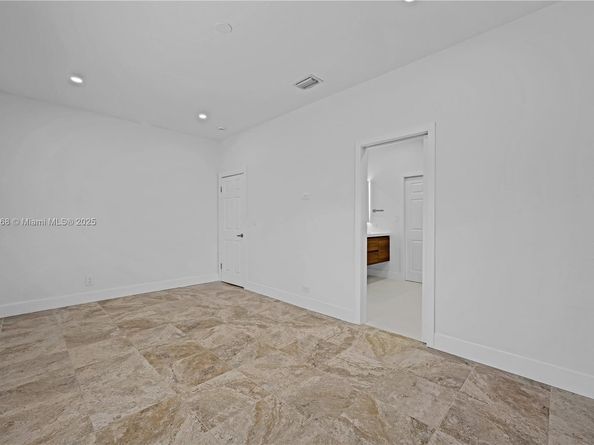 818 NE 3rd St, Hallandale Beach FL 33009