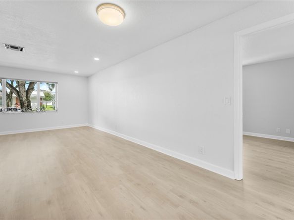 1131 NW 90th Way, Plantation FL 33322