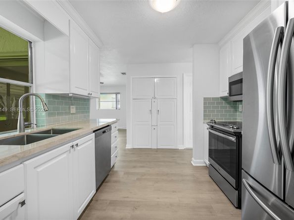 1131 NW 90th Way, Plantation FL 33322