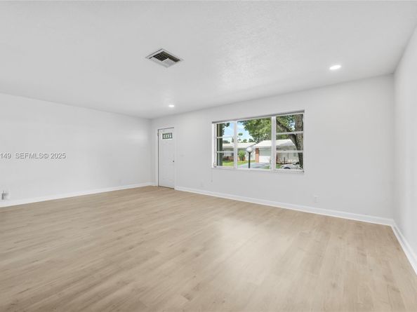 1131 NW 90th Way, Plantation FL 33322