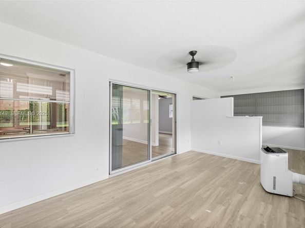 1131 NW 90th Way, Plantation FL 33322