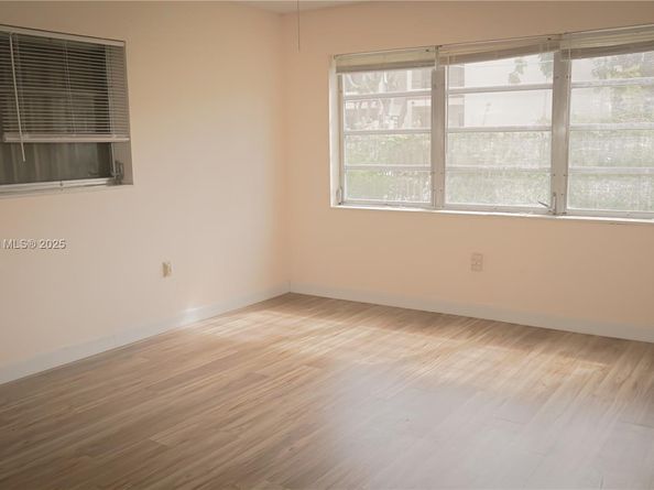 20311 NE 2nd Ave J1, Miami FL 33179