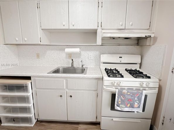 20311 NE 2nd Ave J1, Miami FL 33179