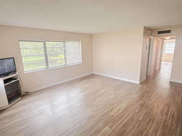 20311 NE 2nd Ave J1, Miami FL 33179