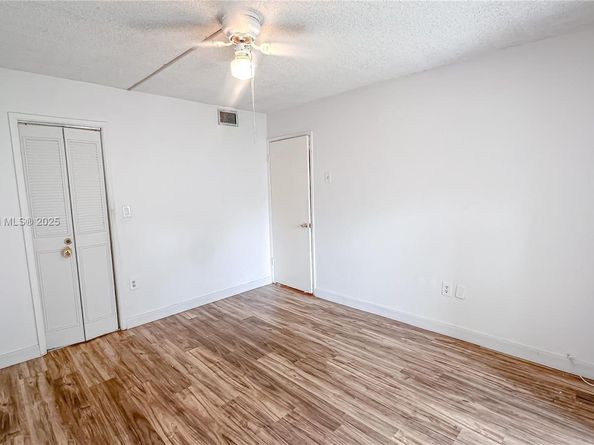 20311 NE 2nd Ave J1, Miami FL 33179