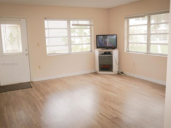20311 NE 2nd Ave J1, Miami FL 33179