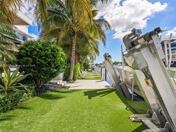 1736 SE 14th St, Fort Lauderdale FL 33316