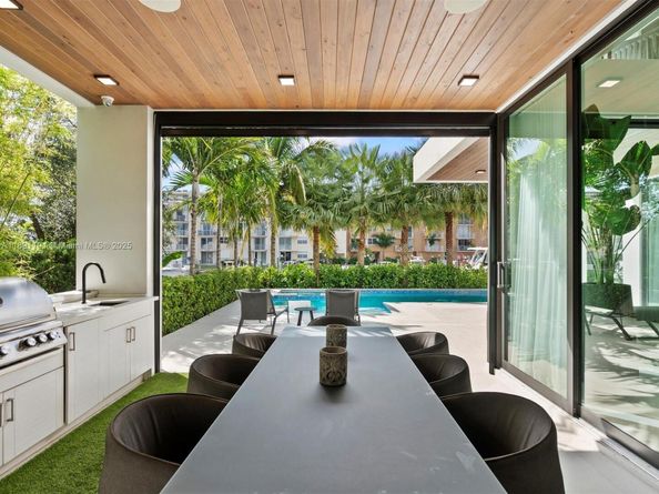 1736 SE 14th St, Fort Lauderdale FL 33316