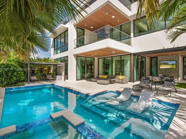 1736 SE 14th St, Fort Lauderdale FL 33316