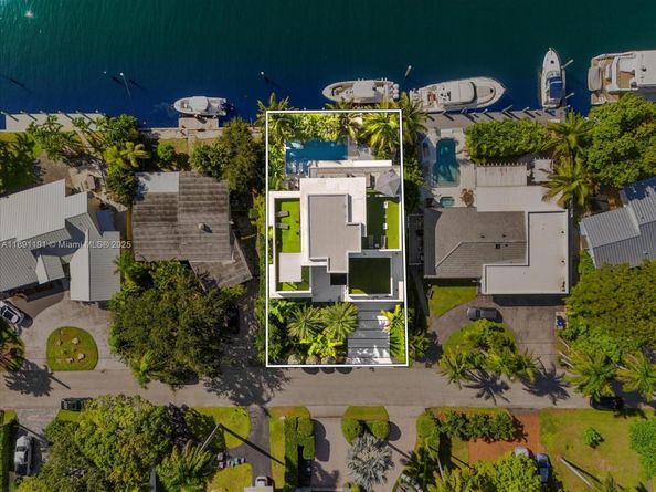 1736 SE 14th St, Fort Lauderdale FL 33316