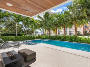 1736 SE 14th St, Fort Lauderdale FL 33316