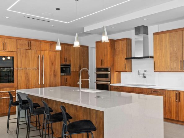 1736 SE 14th St, Fort Lauderdale FL 33316